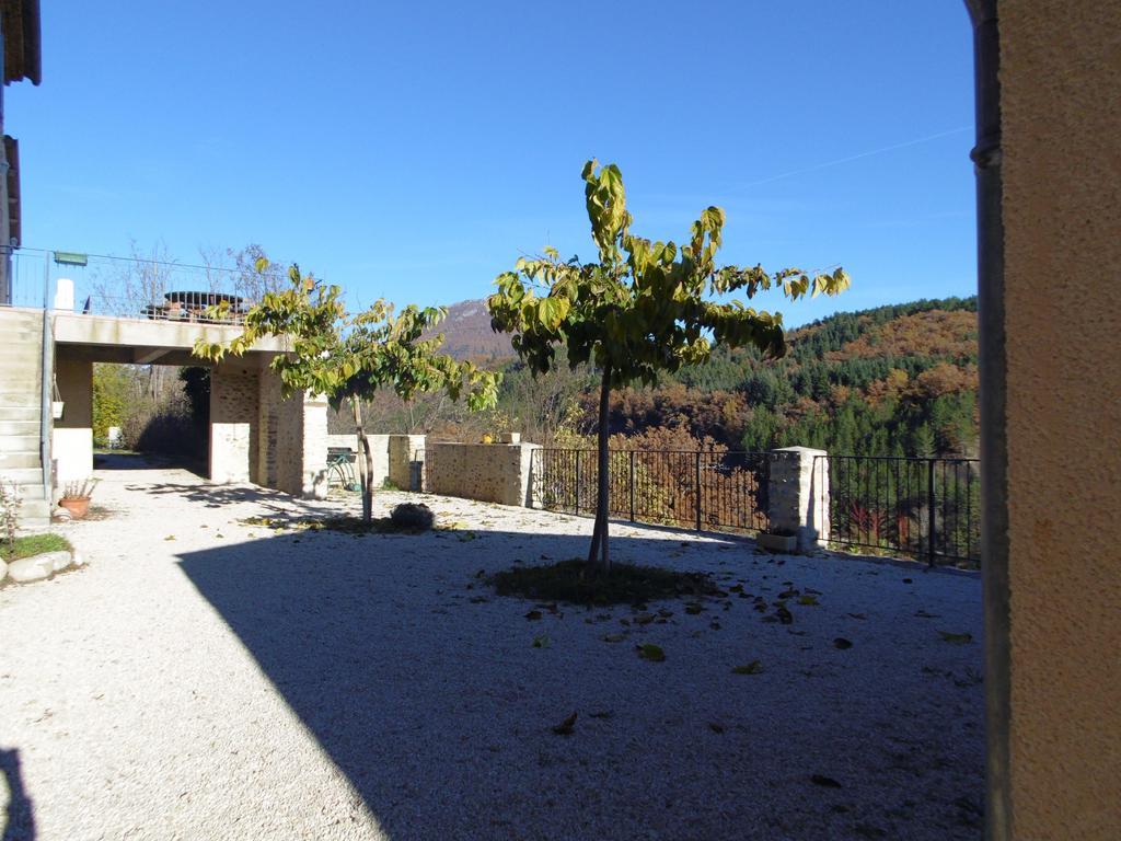La Ferme De Valauris Bed & Breakfast Sisteron Exterior photo